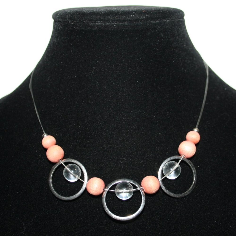 🍑 Vintage Peach Wooden & Silver Necklace · 17”